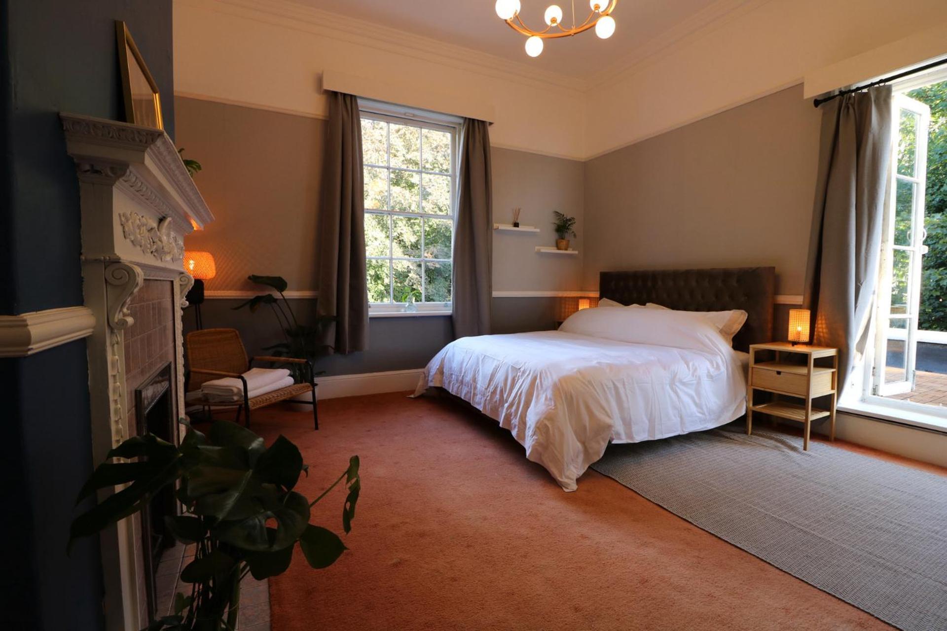 Guest house Mossley Hill Retreat *