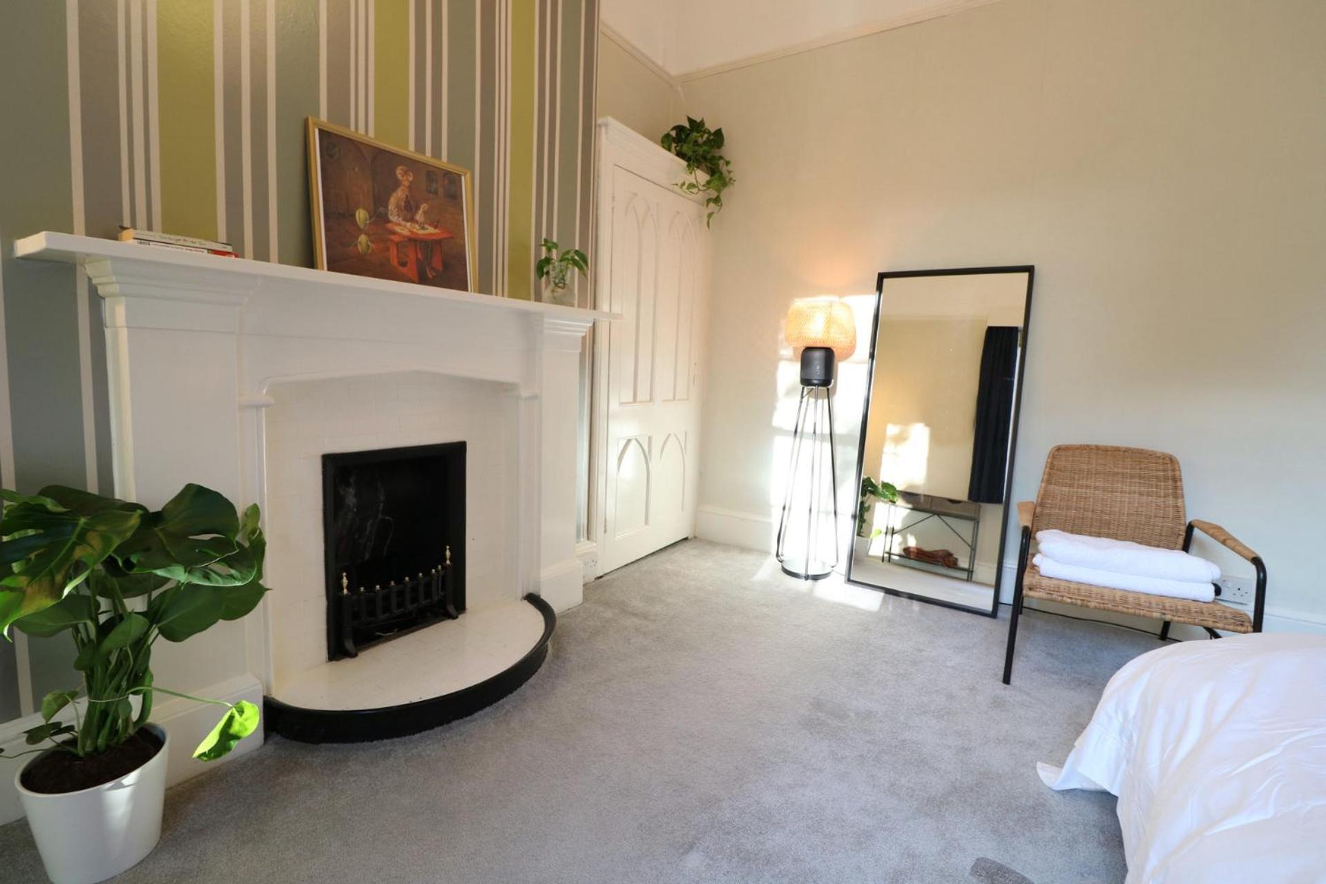 Guest house Mossley Hill Retreat *